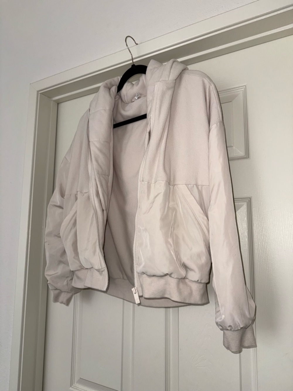 ALO Yoga Arctic Jacket in Bone - Picture 5 of 13